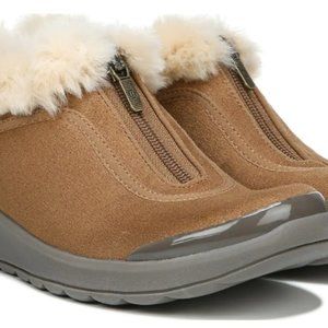 Bzees Women's Golden Zip Medium/Wide Bootie size 10 wide-New without tags